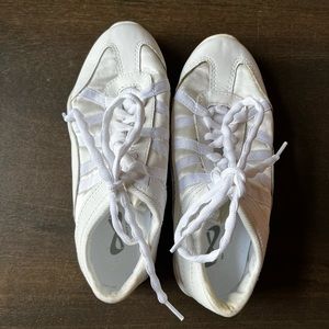 NFinity cheer shoes